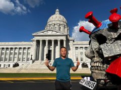 在恐惧中诞生,在抗争中觉醒